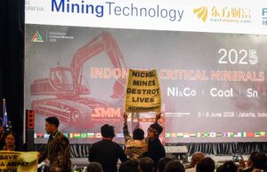 Aktivis Greenpeace Gelar Aksi Kritik Industrialisasi di Konferensi Nikel Internasional