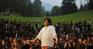 Kunto Aji Hadirkan “Manusia Terakhir di Bumi”, Seruan Kepedulian Terhadap Alam Musisi Kunto Aji merilis single terbaru berjudul “Manusia Terakhir di Bumi”. (Sumber: Instagram @kuntoajiw)