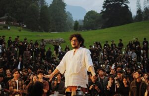 Kunto Aji Hadirkan “Manusia Terakhir di Bumi”, Seruan Kepedulian Terhadap Alam Musisi Kunto Aji merilis single terbaru berjudul “Manusia Terakhir di Bumi”. (Sumber: Instagram @kuntoajiw)