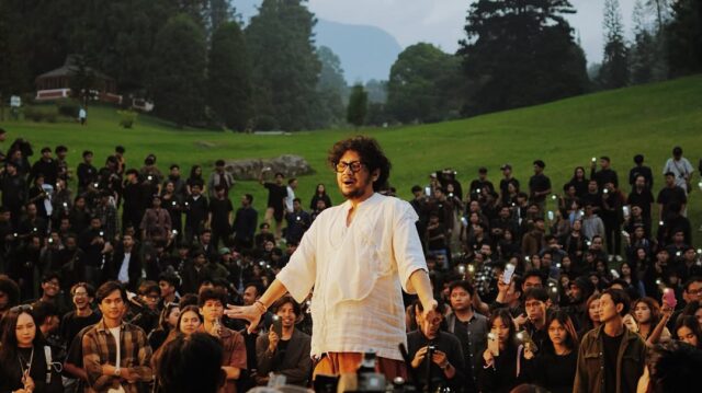 Musisi Kunto Aji merilis single terbaru berjudul “Manusia Terakhir di Bumi”. (Sumber: Instagram @kuntoajiw)