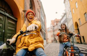 Determinasi Kebahagiaan Indonesia sebagai Arah Baru Perencanaan Kota Kebahagiaan warga kota menjadi fondasi utama dalam perencanaan perkotaan modern. (Sumber: Pinterest)