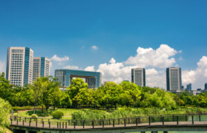 Apa Arti Pembangunan Berkelanjutan ketika Semua Kota Ingin Menjadi ”Hijau”? Pembangunan Berkelanjutan seharusnya dapat memberi ruang bagi hidup yang bermartabat. (Sumber: Freepik)