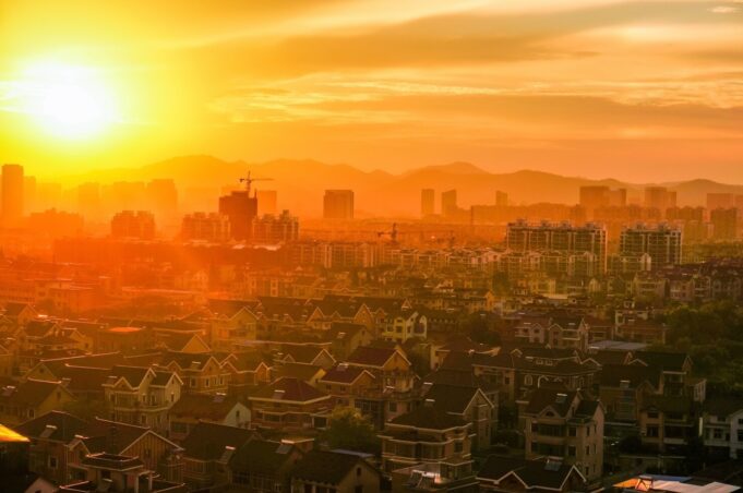 Ketika Urban Heat Island Membakar Kesehatan Mental Warga Kota Urban Heart Island (Sumber: Freepik)