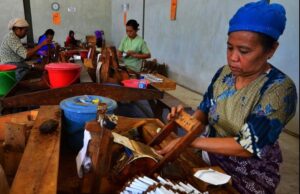 Cukai Hasil Tembakau Urung Dinaikkan, Siapa yang Diuntungkan? Pemerintah urung menaikkan cukai hasil tembakau di tahun 2026. (Sumber: Pusat Studi Kependudukan dan Kebijakan UGM)