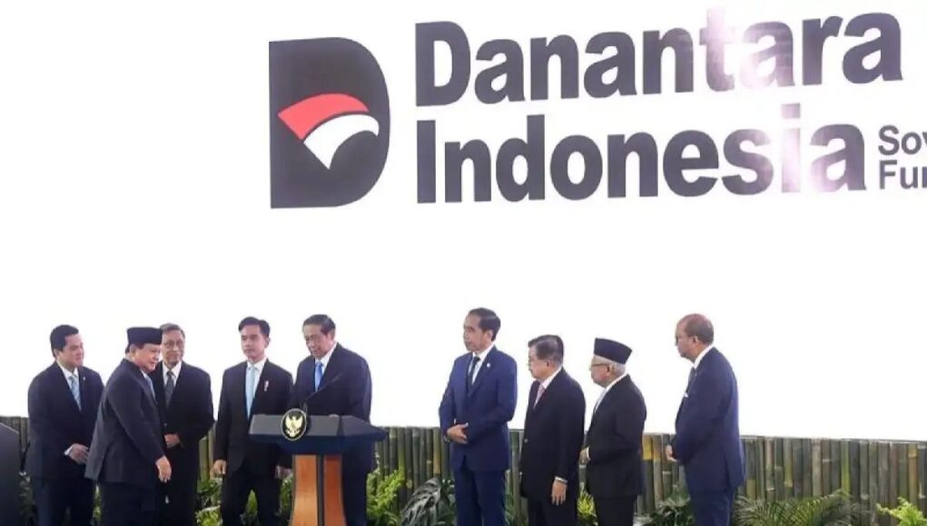 Waste to Energy di Indonesia: Danantara Siap Jalankan, Surabaya Sudah Lebih Dulu Waste to Energy semakin ramai di Indonesia. Danantara targetkan investasi Rp2–3 triliun per unit di 33 kota. Surabaya sudah lebih dulu lewat PLTSa Benowo, meski WALHI catat ada lonjakan polusi udara.