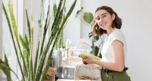 Eco Lifestyle Sebuah Gaya Hidup Hijau di Tengah Kota Menerapkan Eco Lifestyle untuk hidup yang lebih berkelanjutan. (Sumber: Freepik)