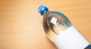 Ini Arti Warna Tutup Botol Air Mineral di Indonesia Warna tutup botol air mineral memiliki arti yang berbeda-beda. (Sumber: Freepik)