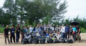Komunitas Nayo Dolan dan Yayasan Bakau.mu Gelar Aksi “Pahlawan Pantai” di Tuban Komunitas Nayo Dolan dan Yayasan Bakau.mu Gelar Aksi “Pahlawan Pantai” di Tuban (Dok. Istimewa)