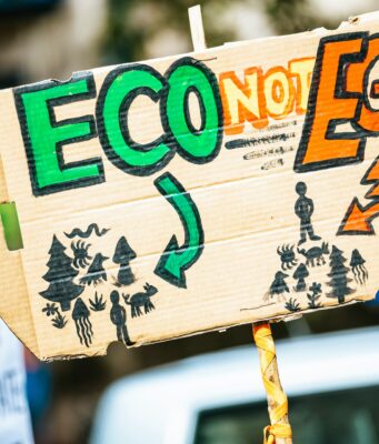 Melampaui Batas Bumi: Dampak Eksploitasi Alam Bagi Masa Depan Dampak Eksploitasi Alam Bagi Masa Depan (Foto: unsplash/Markus Spiske)