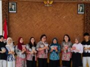 Poliwangi Latih Pelaku Usaha Desa Tambong Optimalkan Penggunaan Vacuum Sealer Poliwangi Latih Pelaku Usaha Desa Tambong Optimalkan Penggunaan Vacuum Sealer (Sumber: Istimewa)