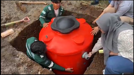Kolaborasi Politeknik Negeri Banyuwangi dan Peternak Jambewangi Wujudkan Biogas Mandiri dari Limbah Kandang Kolaborasi Politeknik Negeri Banyuwangi dan Peternak Jambewangi Wujudkan Biogas Mandiri dari Limbah Kandang (Foto: dok. istimewa Poliwangi)